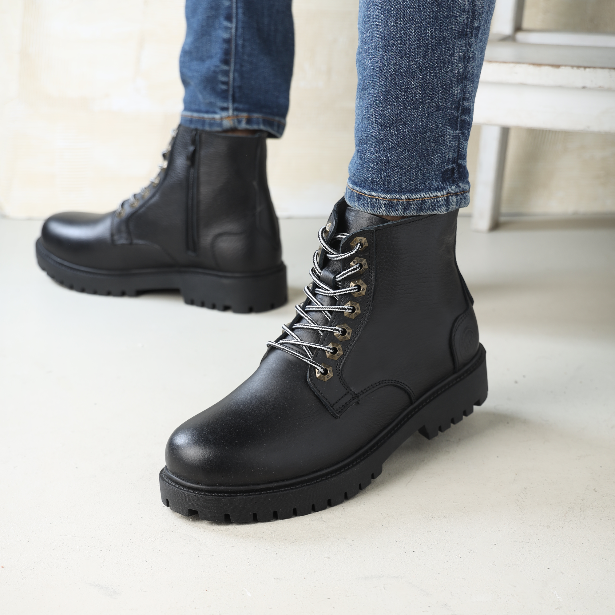 Explorer Boot - Jet Black